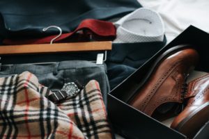 Comment s'habiller en banque : costumes, chemises, cravates, chaussures ... Quelques conseils et suggestions de marques.
